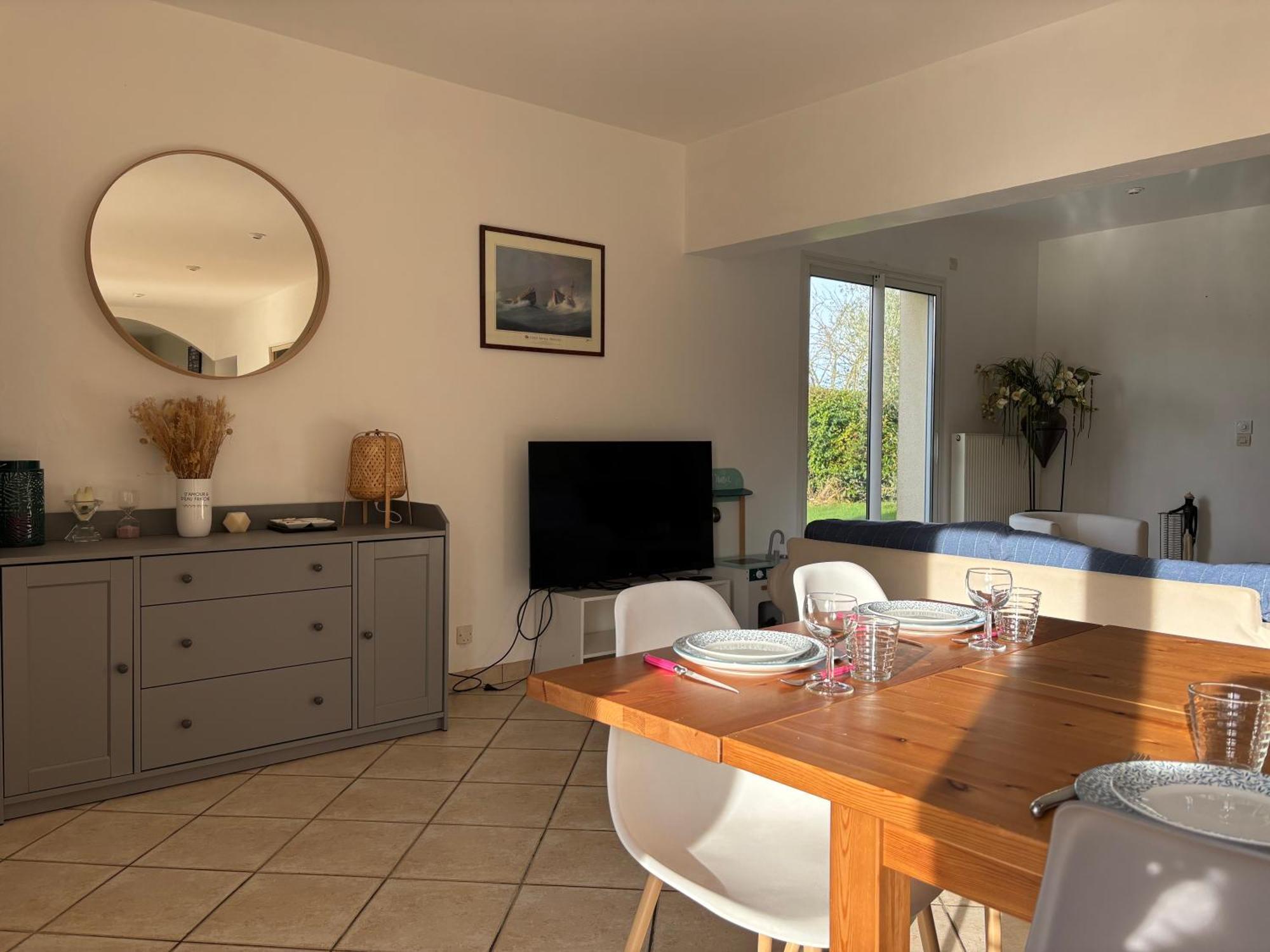 Maison Arromanches: Spacious 5-Bedroom with Garden, Near Beach Tracy-sur-Mer Exterior photo